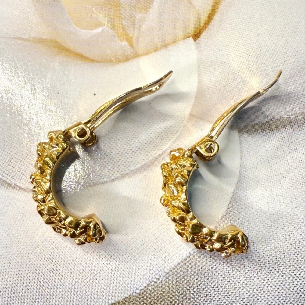 NINA RICCI Gold Clip on Earring - Picture 6 of 8
